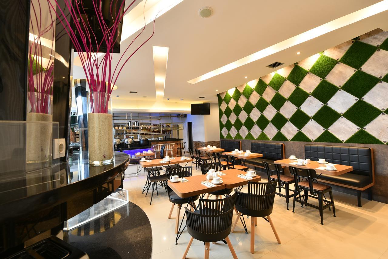 Hotel Midtown Xpress Balikpapan Exterior foto